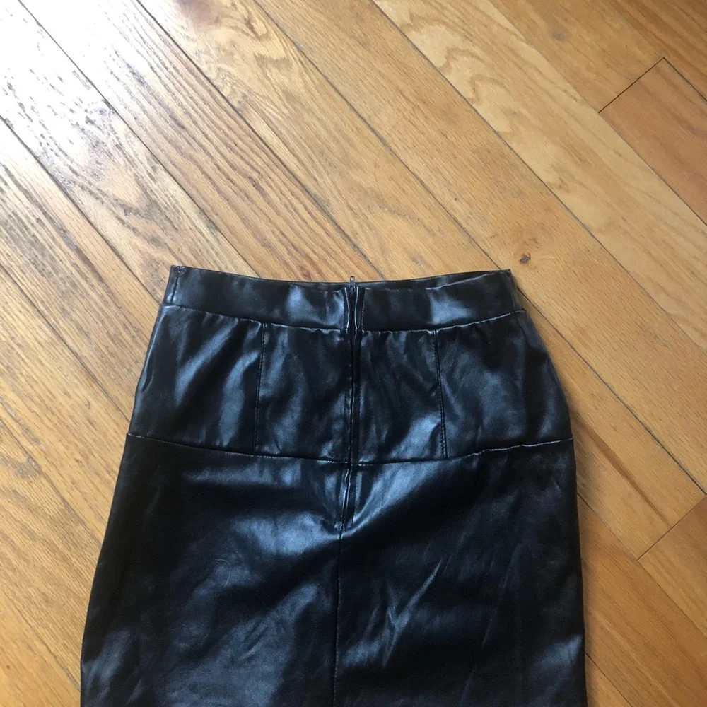 Faux leather mini skirt - Picture 3 of 6